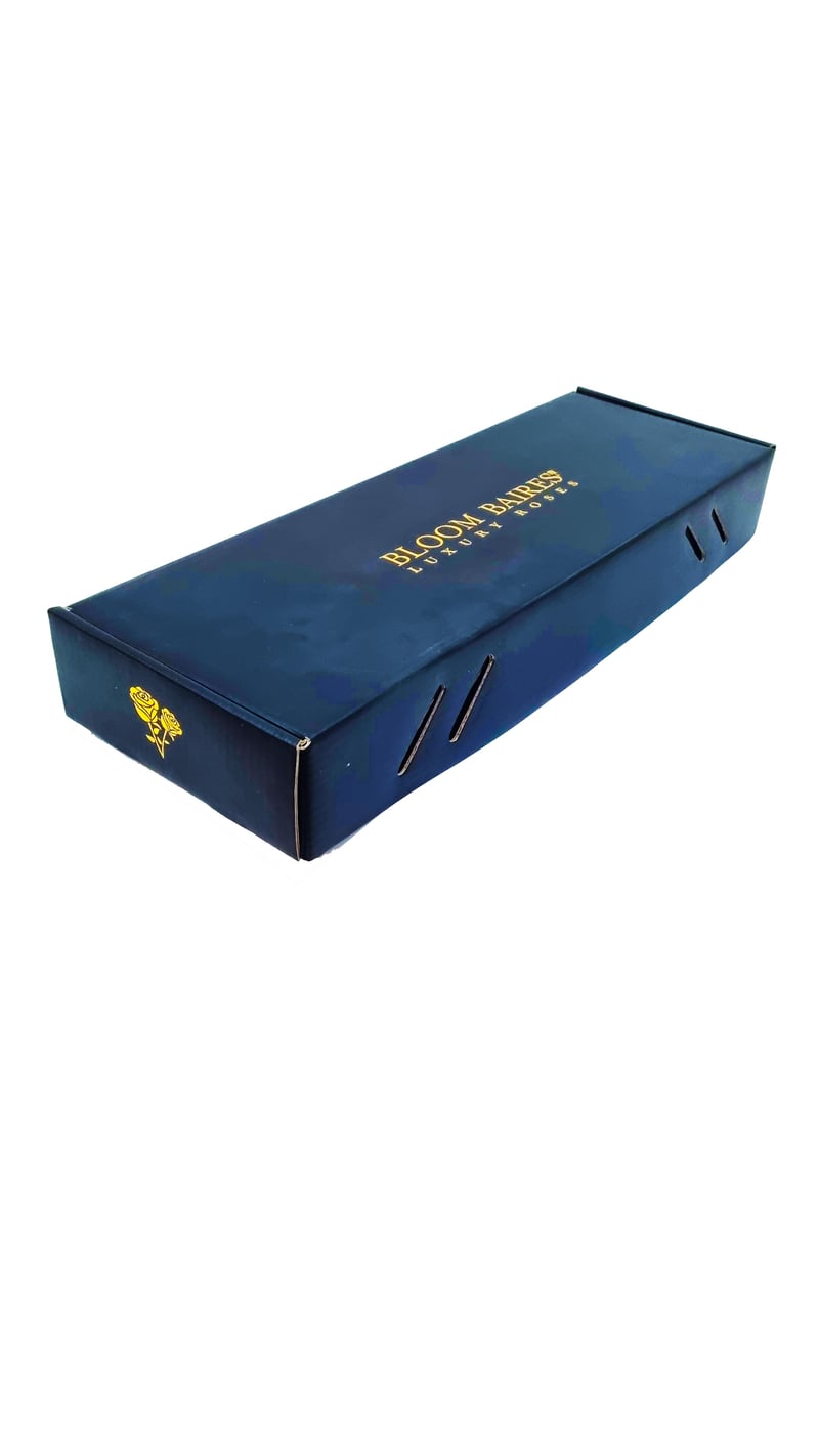 Estuche rígido azul marino con logo dorado Bloom Baires.