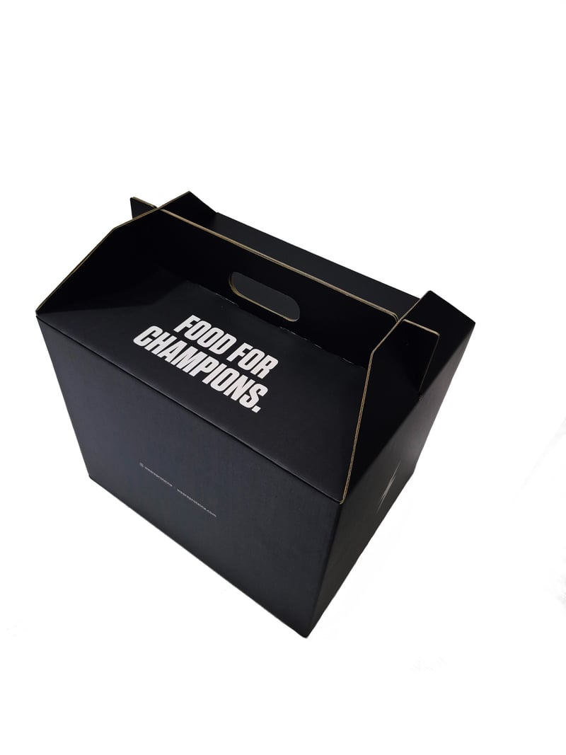 Caja autoarmable negra con asas y branding Food For Champions.