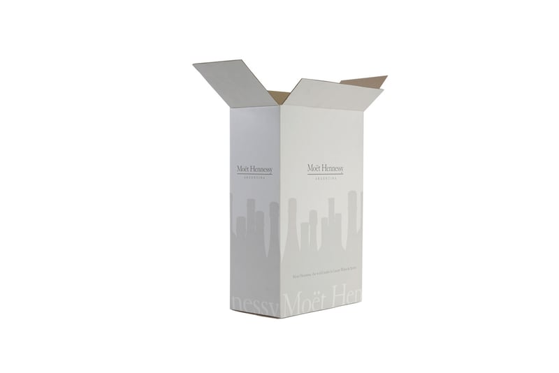 Caja blanca abierta de Moët Hennessy