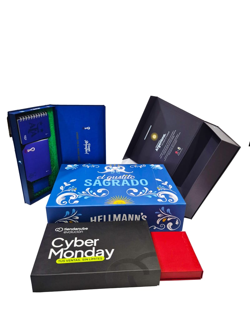 Composición de cajas rígidas premium de distintas marcas y campañas.