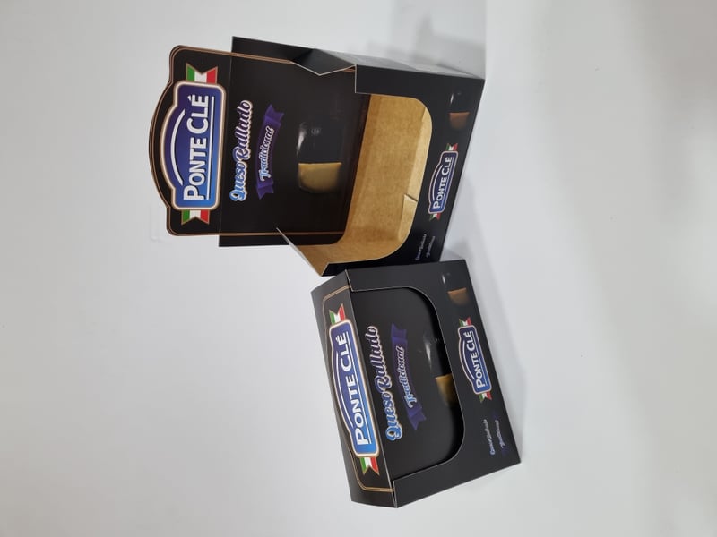 Display Ponte Clé negro para queso rallado.